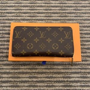 Louis Vuitton zippy wallet